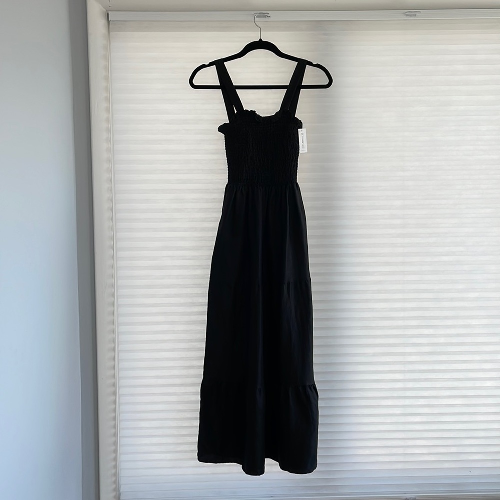 VETTA NWT The Smocked Tiered Dress